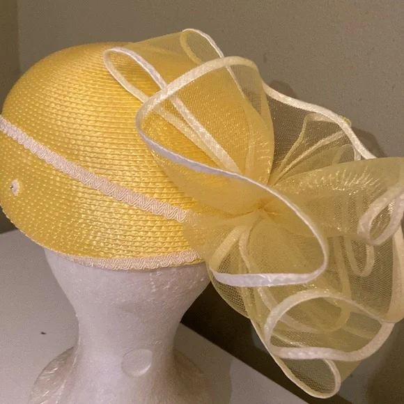 Really Cute Yellow & White Church Dress Easter Hat - Picture 4 of 7
